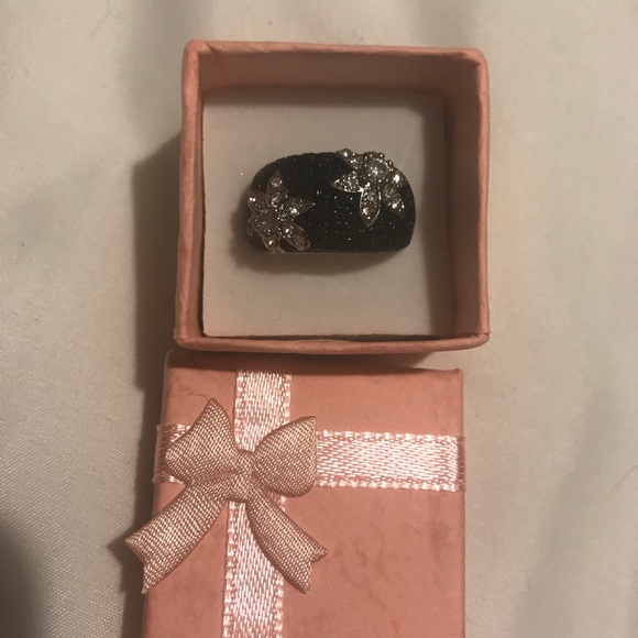 Black & White Sapphire Statement Ring w/box 6 & 7 - Picture 4 of 4